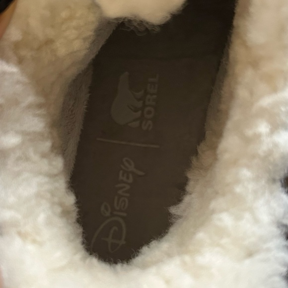 Disney X Sorel | Out N About plus Frozen - Picture 5 of 6